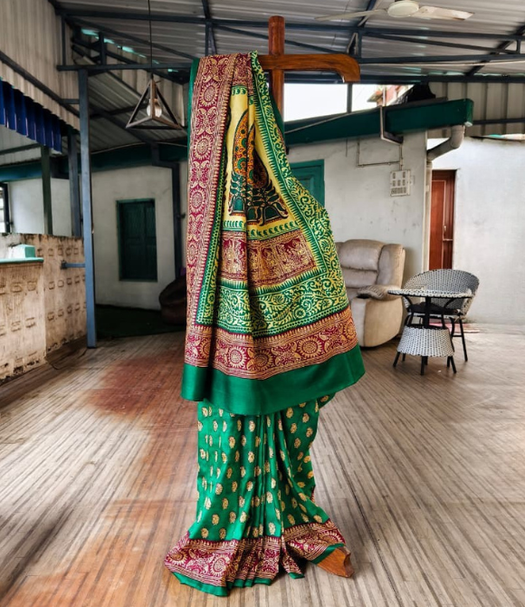 Handwoven Pure Mulberry Bengal Silk Saree Deep Green